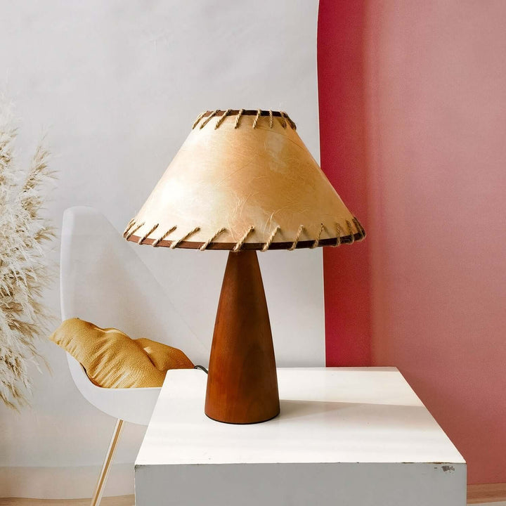 Lampe de table en bois massif de style siècle