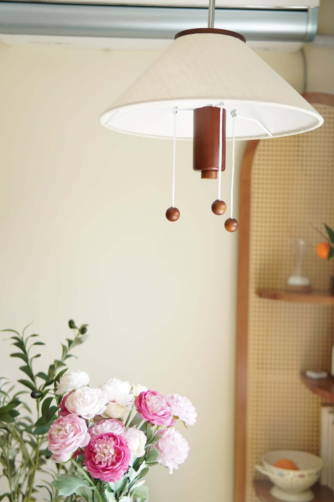 Suspension design pieuvre, noyer et blanc