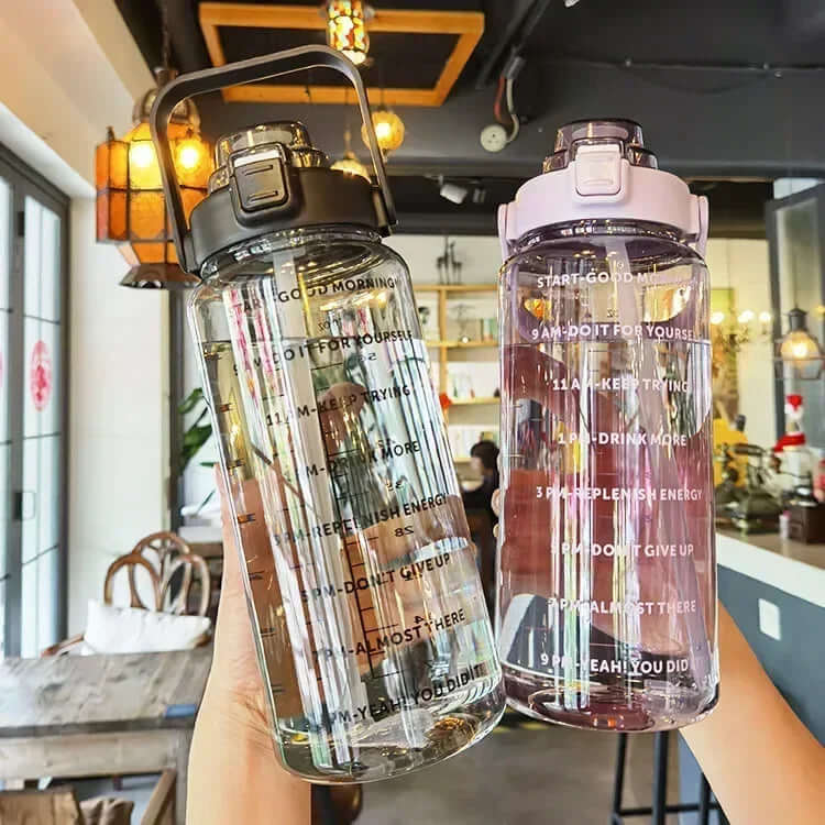 2L Sportwasserflasche mit Markierungen & Trinkhalm