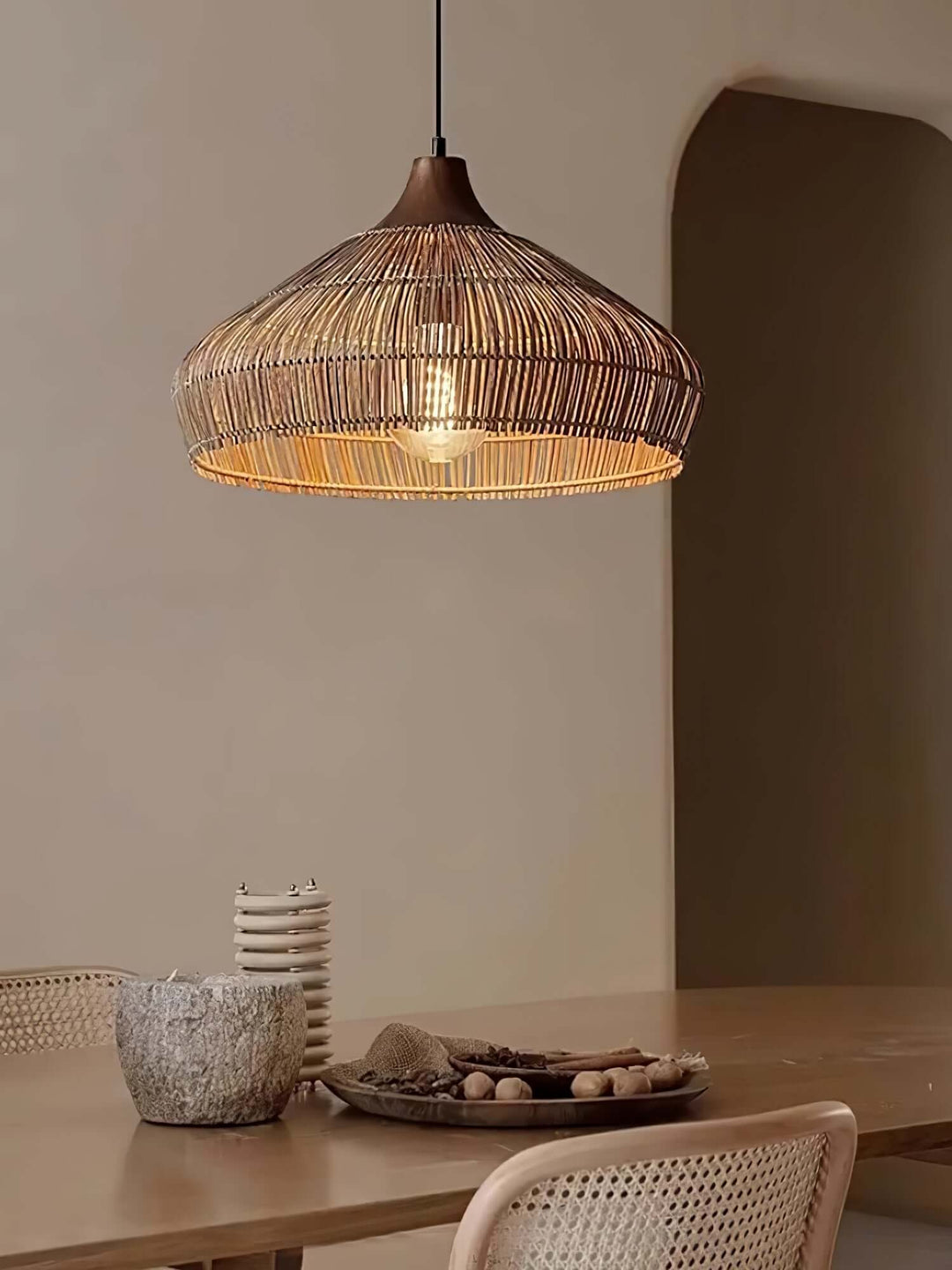 Lampe suspendue en rotin et bois
