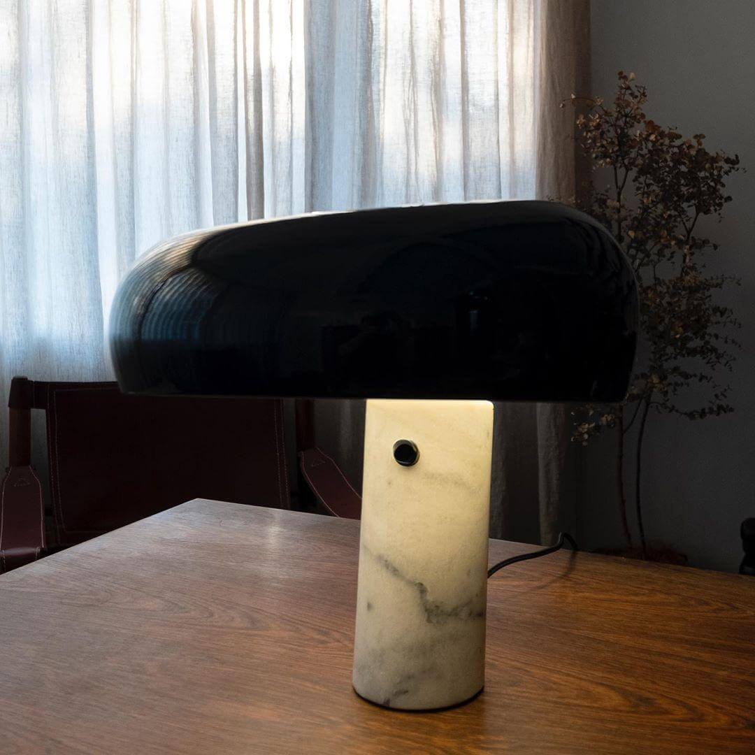 Lampe de table design en marbre