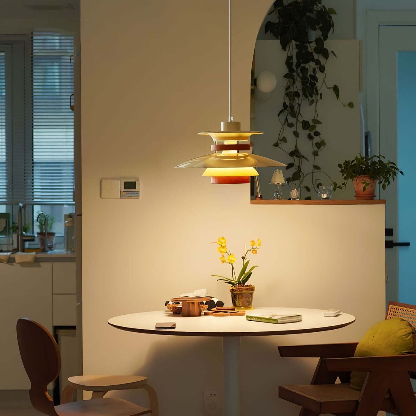 Moderne Metall-Pendelleuchte