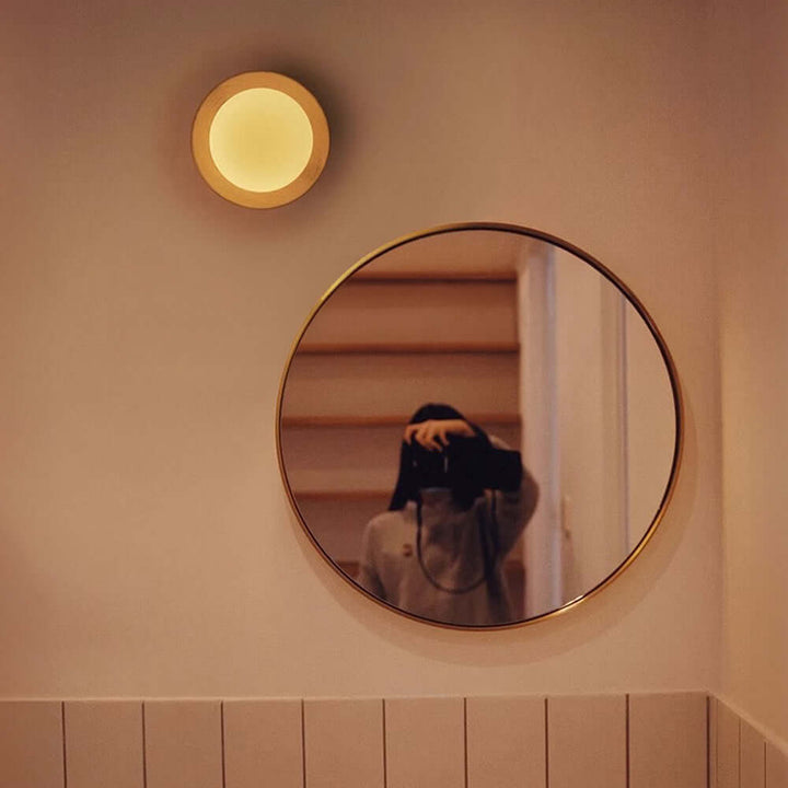 Applique minimaliste blanche en bois naturel