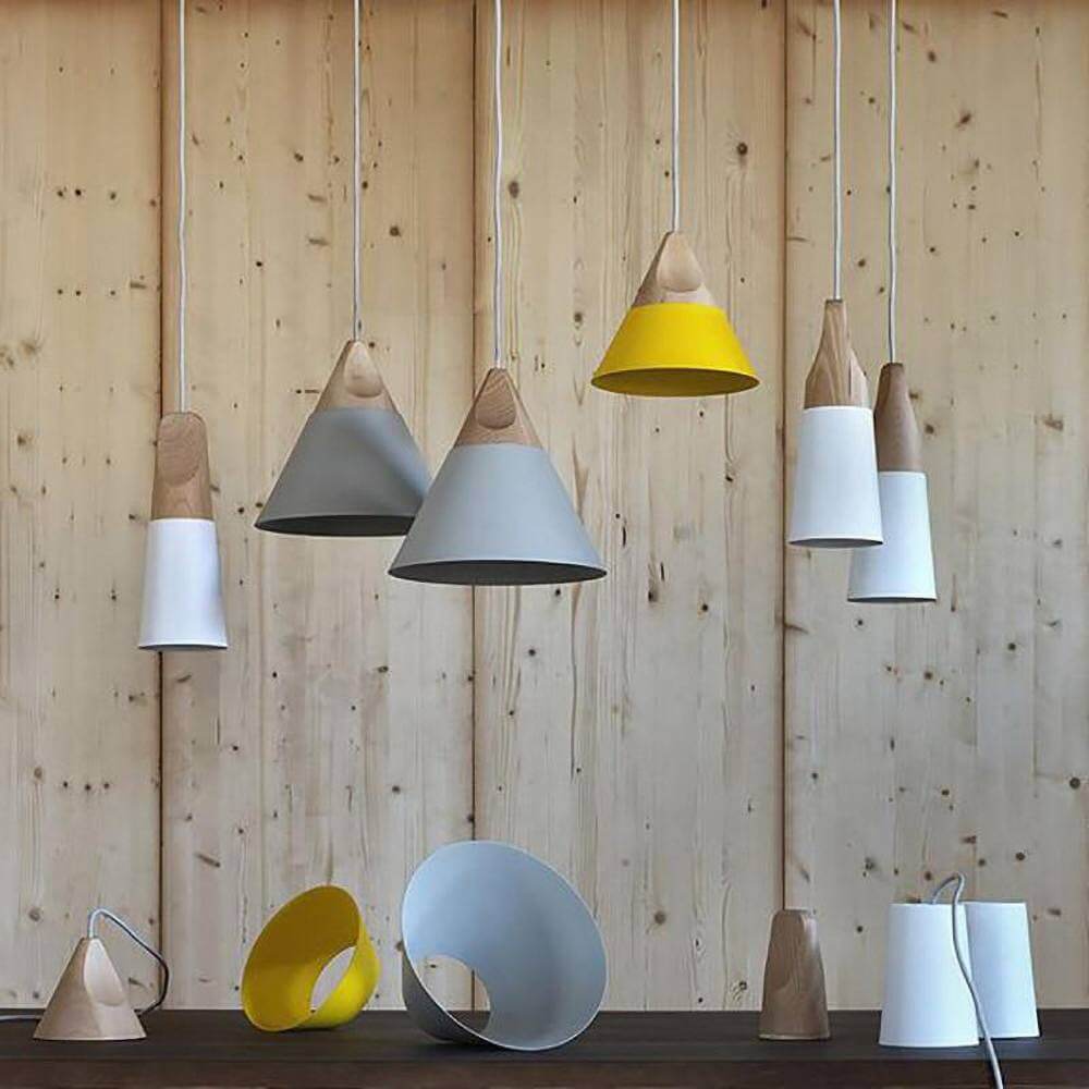Lampe suspendue en bois et métal pour chambre d'enfant