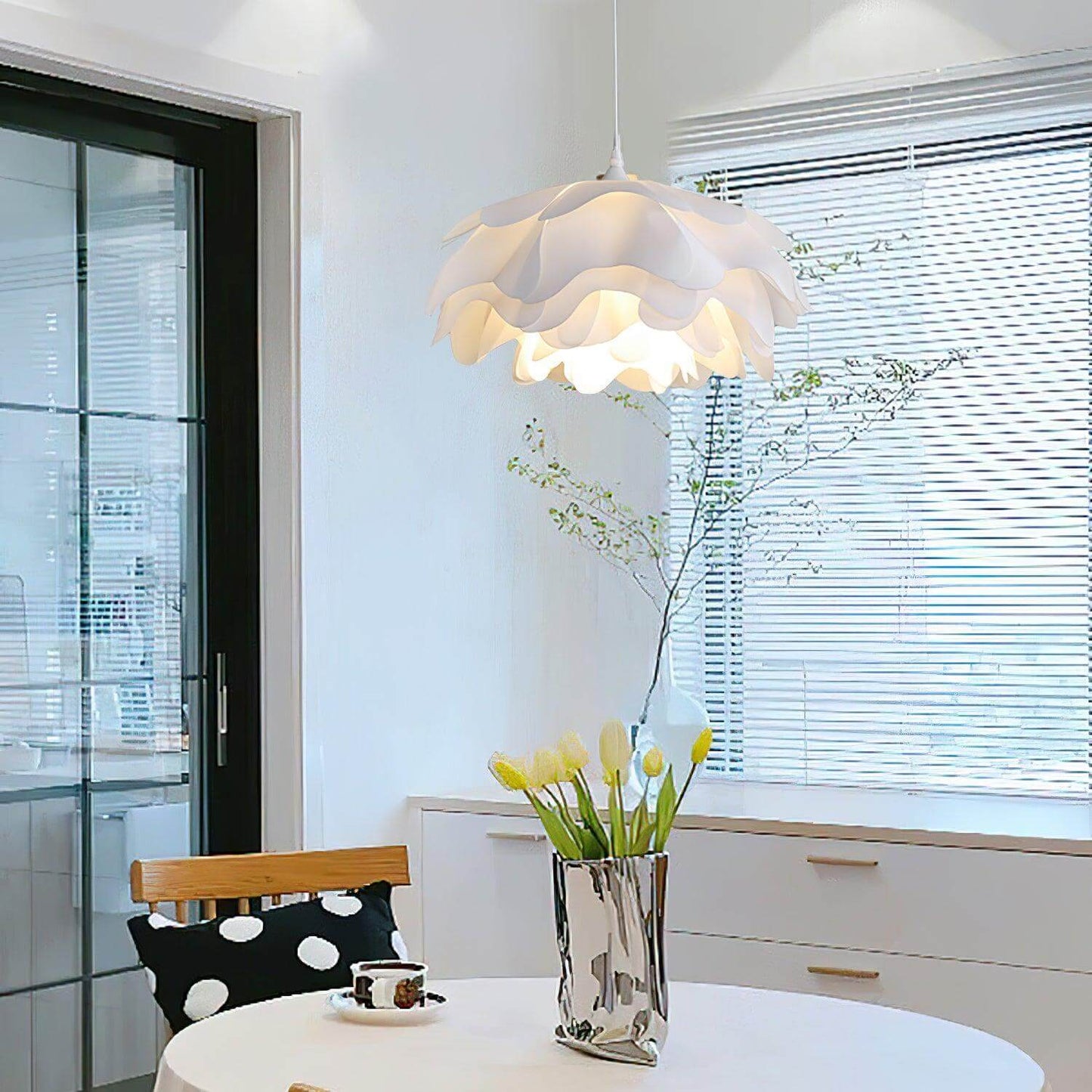 Blumenförmige LED Pendelleuchte Weiß