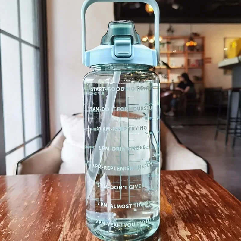 2L Trinkflasche mit Strohhalm & Zeitmarkierung