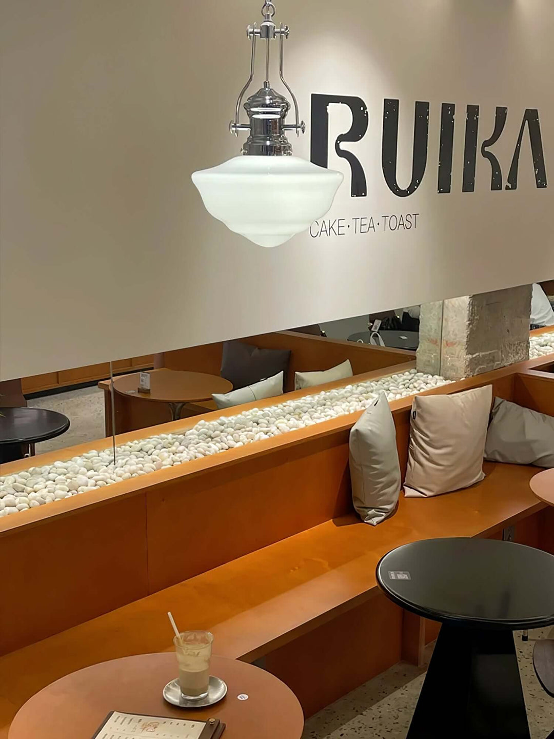 Suspension élégante en verre et métal