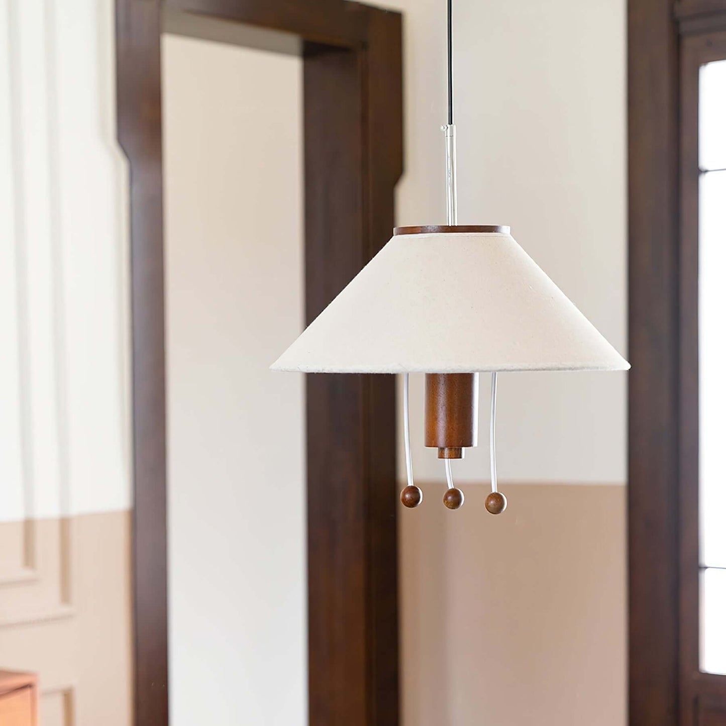 Suspension design pieuvre, noyer et blanc