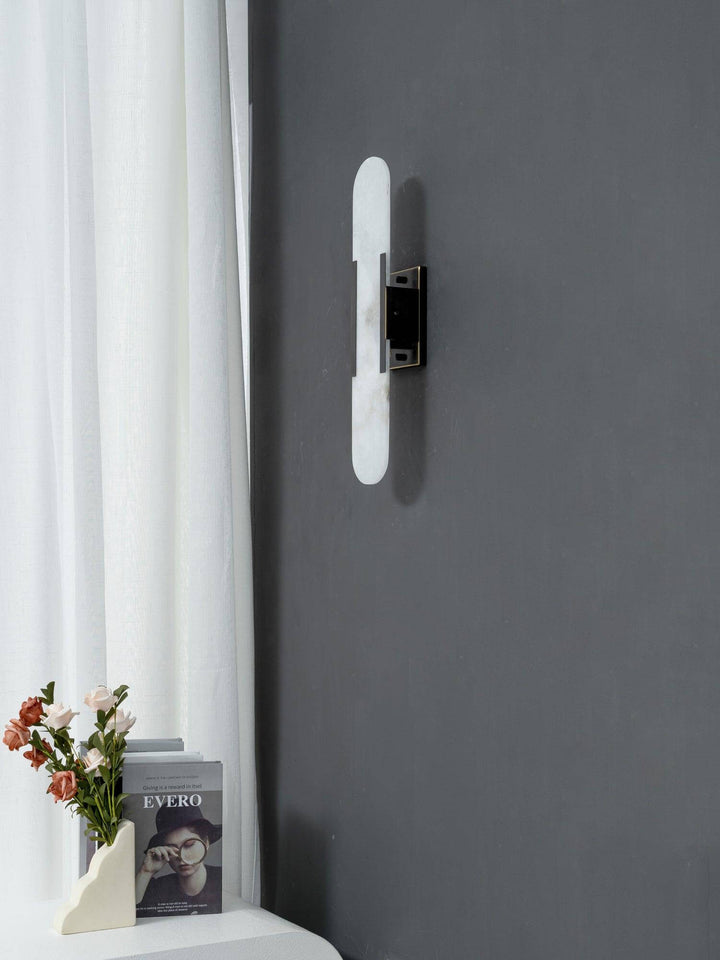 Langgestreckte Alabaster-Wandleuchte