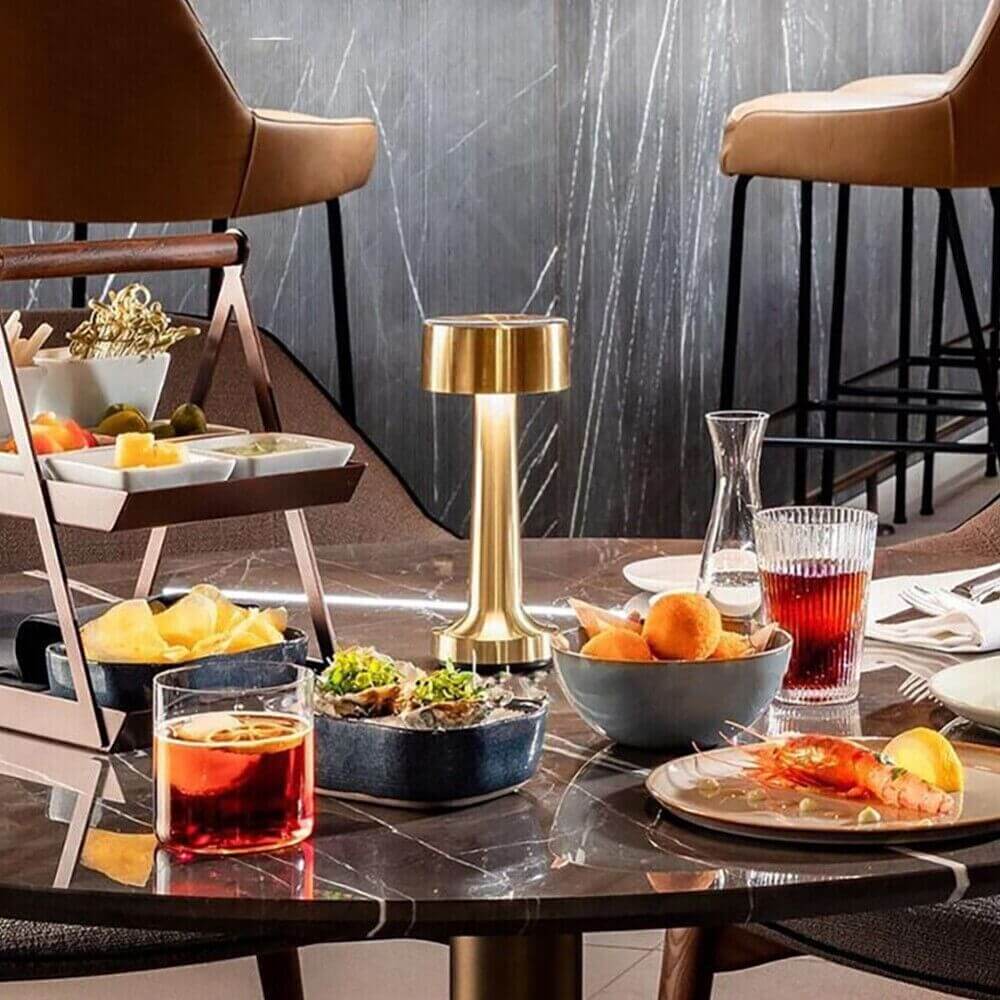 Dimmbare LED Tischleuchte Modern Design