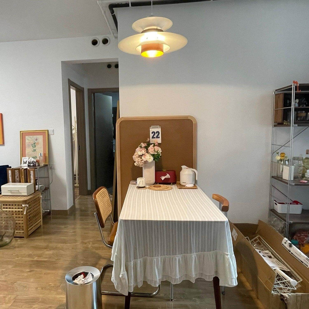 Suspension moderne en métal