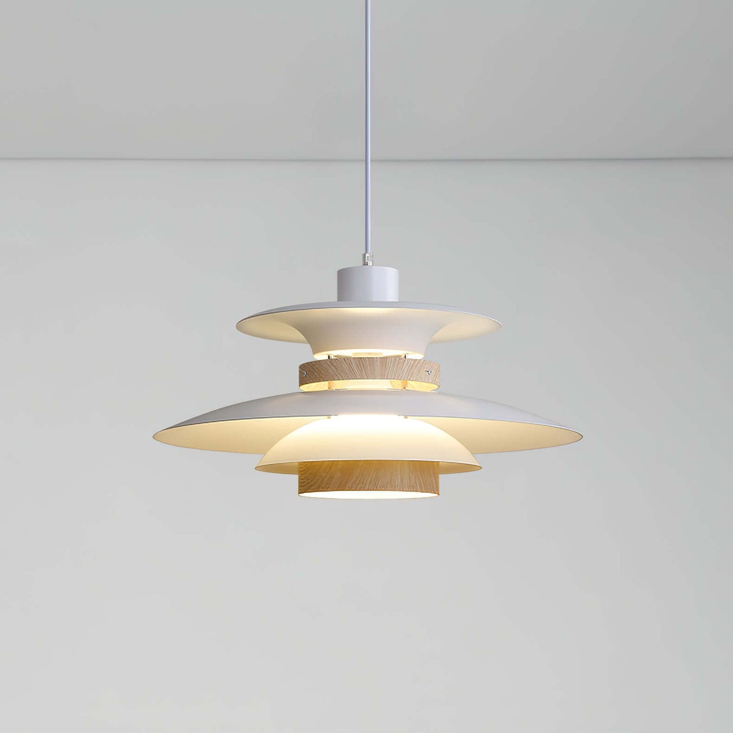 Moderne Metall-Pendelleuchte