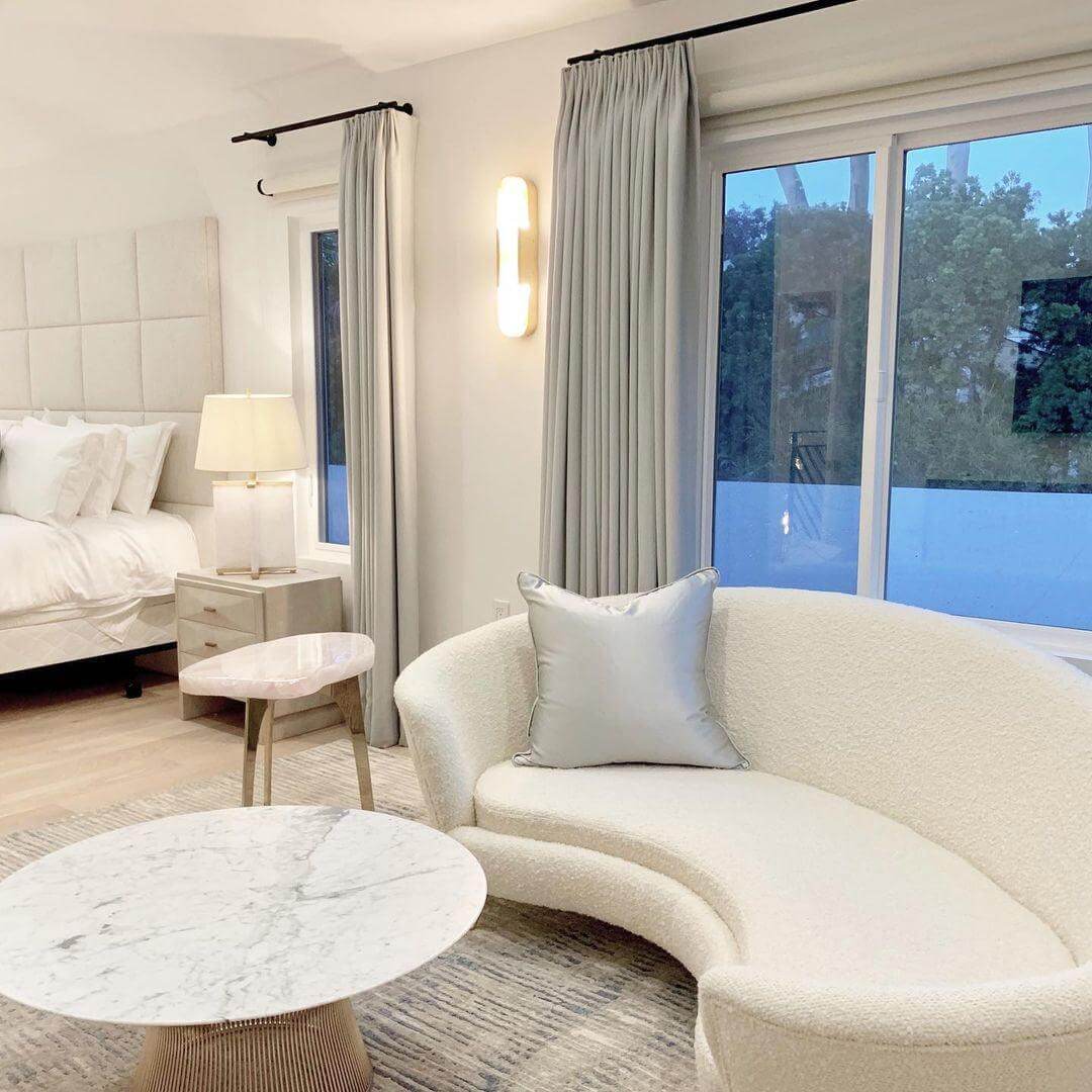 Langgestreckte Alabaster-Wandleuchte