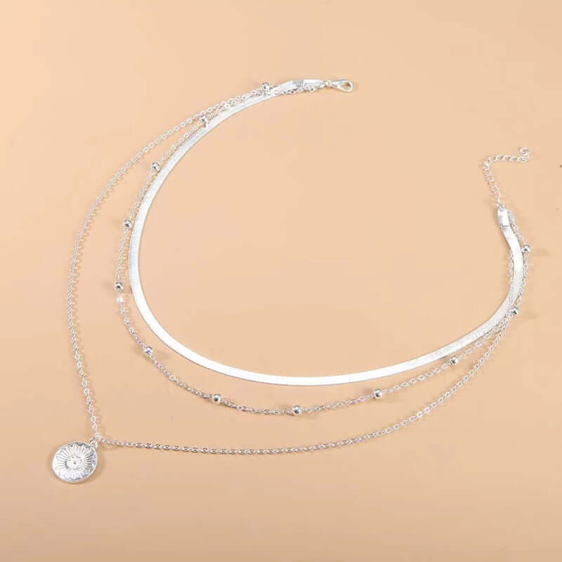 Elegante Silberne Dreifach-Halskette