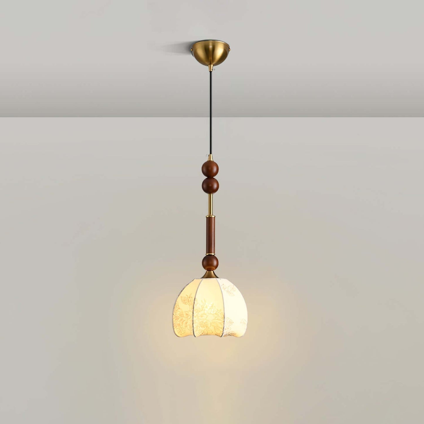 Elegante Pendelleuchte mit Glaslampenschirm
