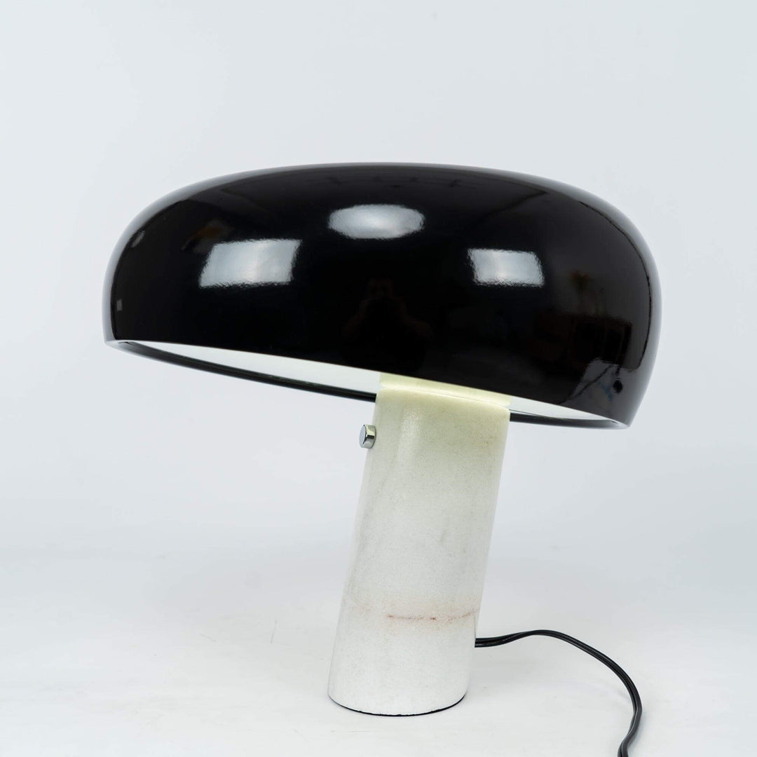 Lampe de table design en marbre