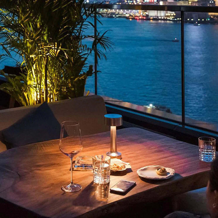 Lampe de table LED moderne à intensité variable - à piles et sans fil