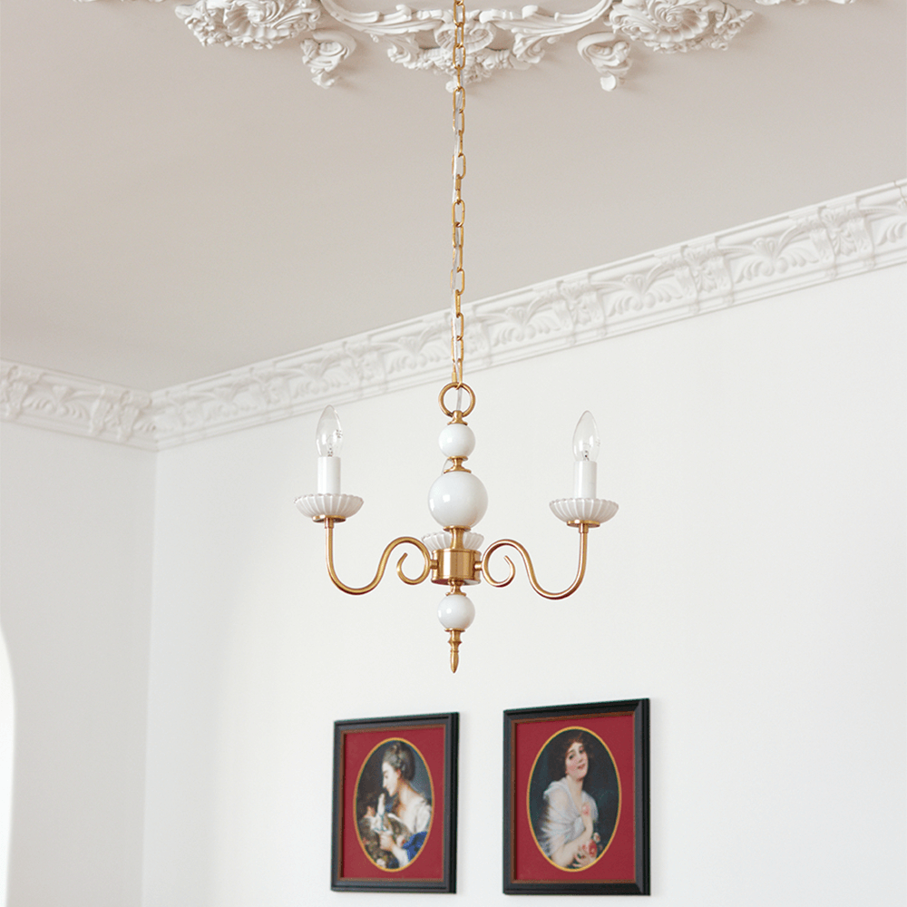 Élégant lustre en verre de couleur crème