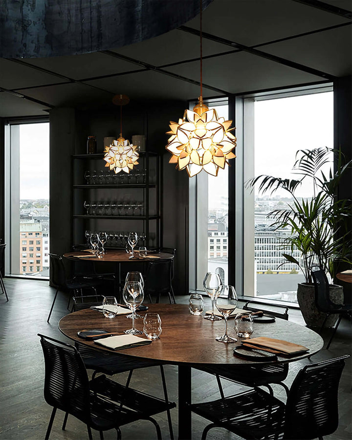 Lampe à suspension en coquillage Kapiz faite à la main