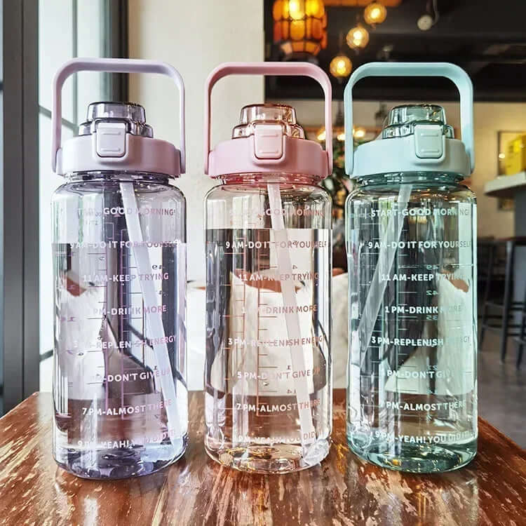 2L Trinkflasche mit Strohhalm & Zeitmarkierung