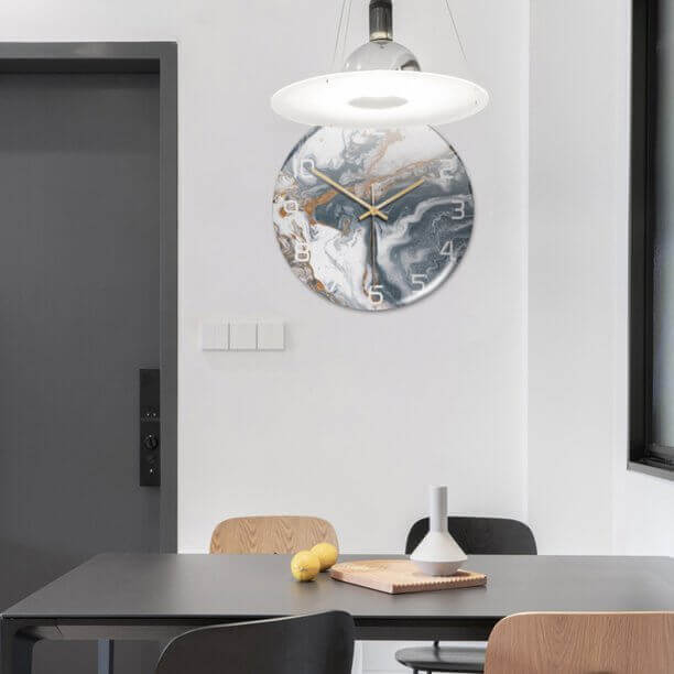 Elegante Wanduhr mit Marmor-Optik 30cm