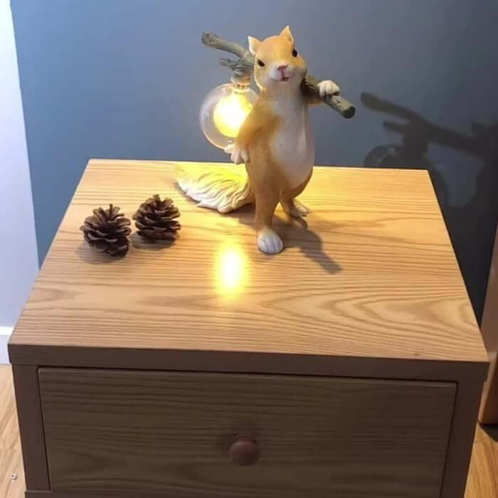 Dekorative Eichhörnchen Tischlampe mit LED