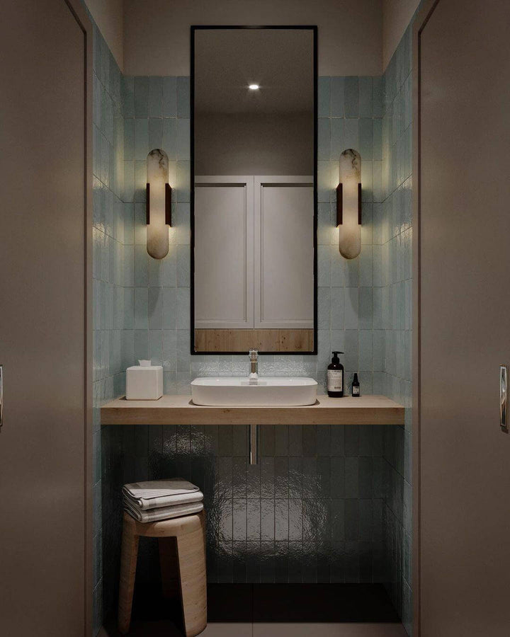 Langgestreckte Alabaster-Wandleuchte