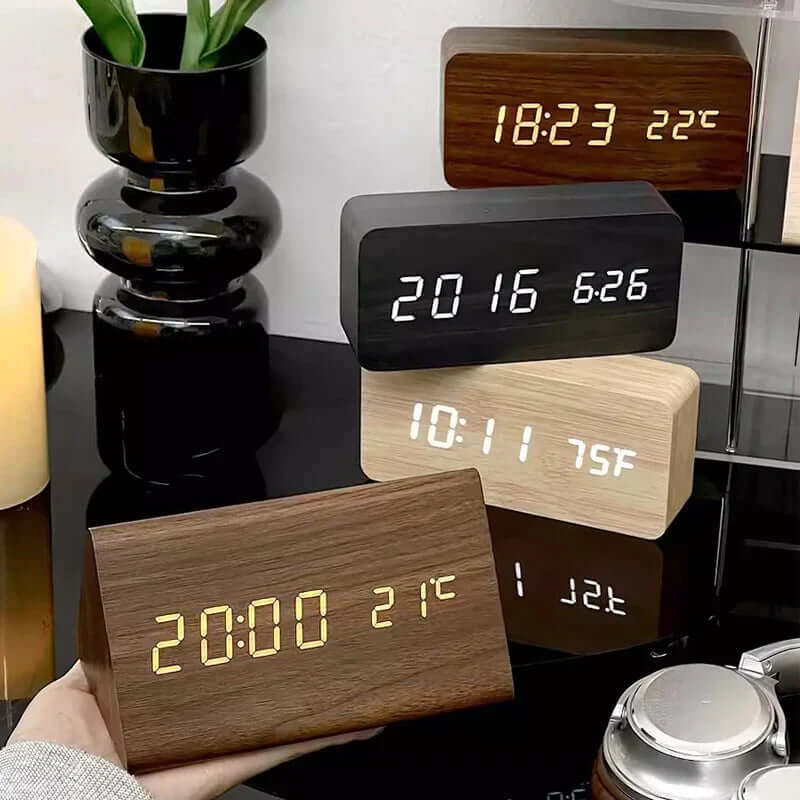 Digitaler Holz-Wecker mit LED & Sprachsteuerung