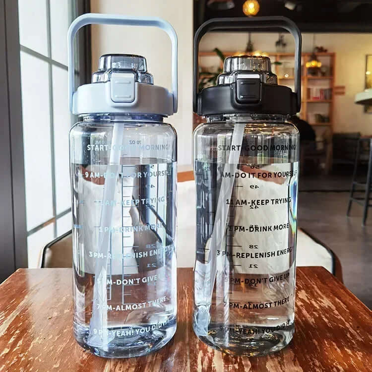 2L Trinkflasche mit Strohhalm & Zeitmarkierung