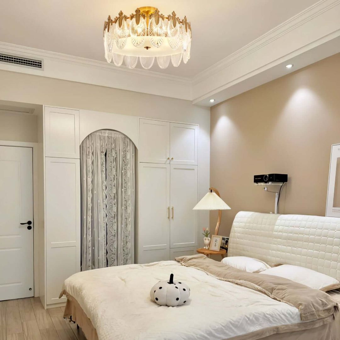 Lustre rond en verre avec motif décoratif