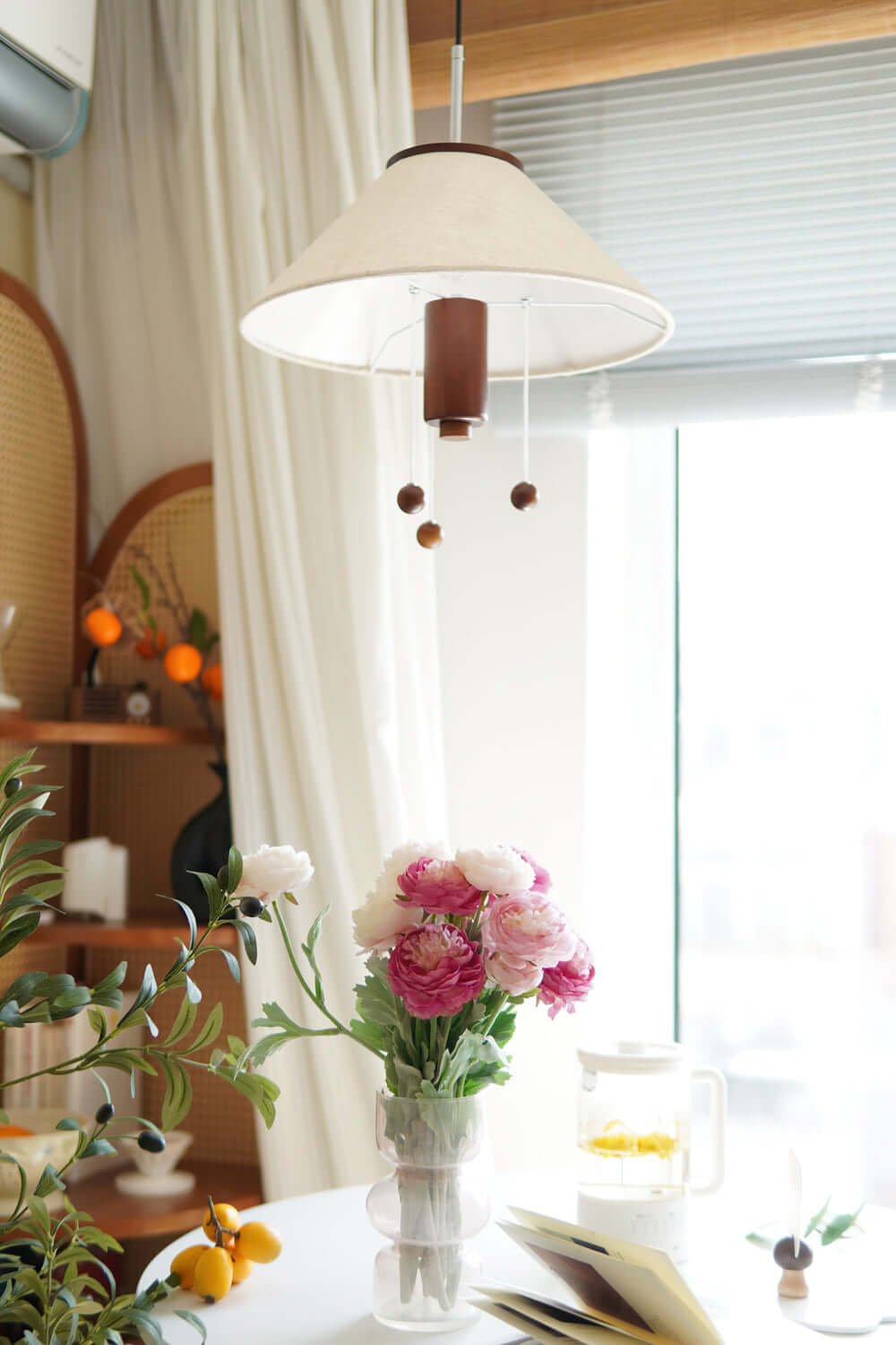 Suspension design pieuvre, noyer et blanc