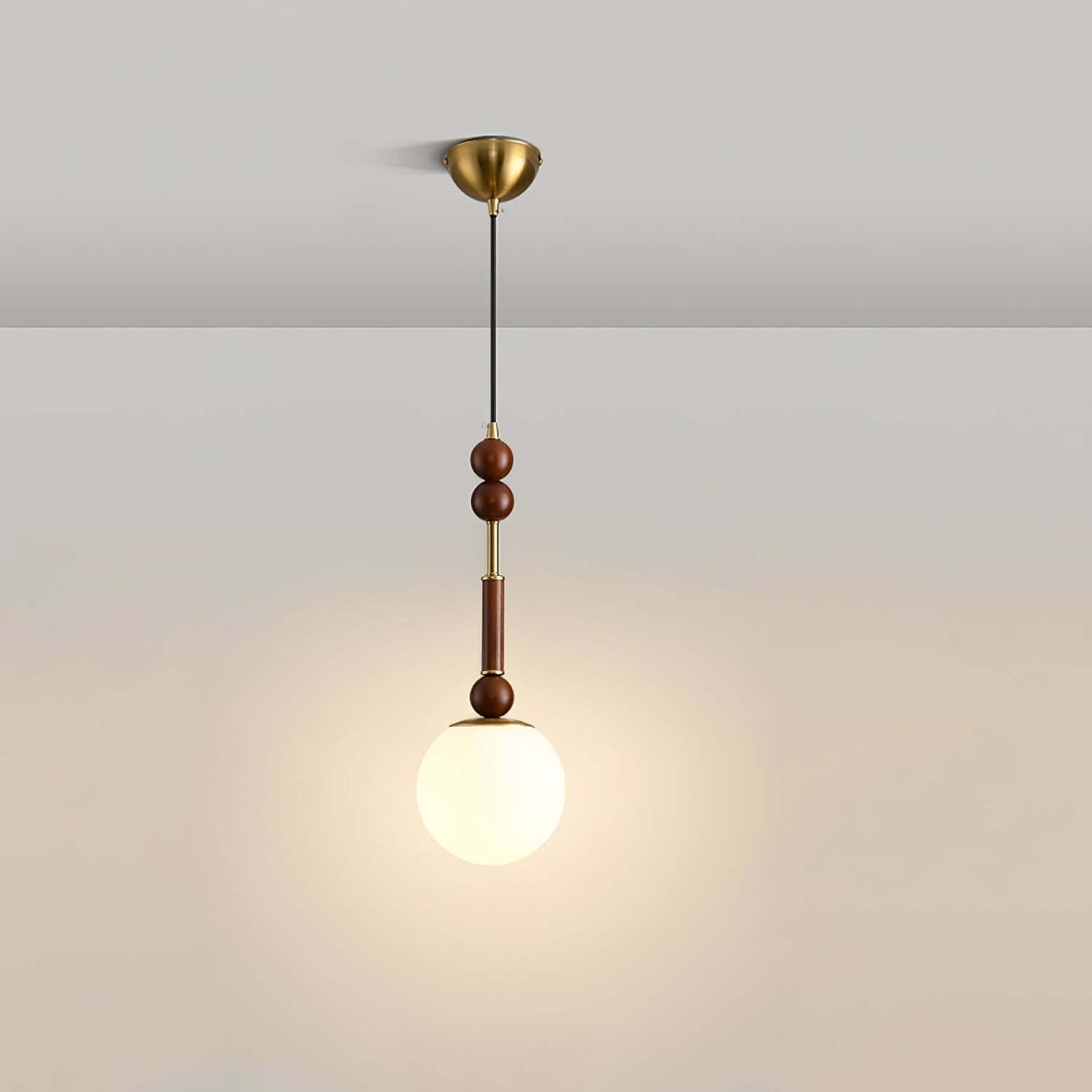 Elegante Pendelleuchte mit Glaslampenschirm