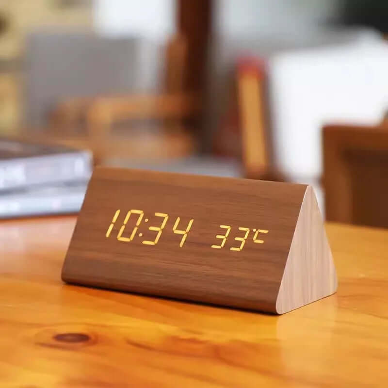 Digitaler Holz-Wecker mit LED & Sprachsteuerung