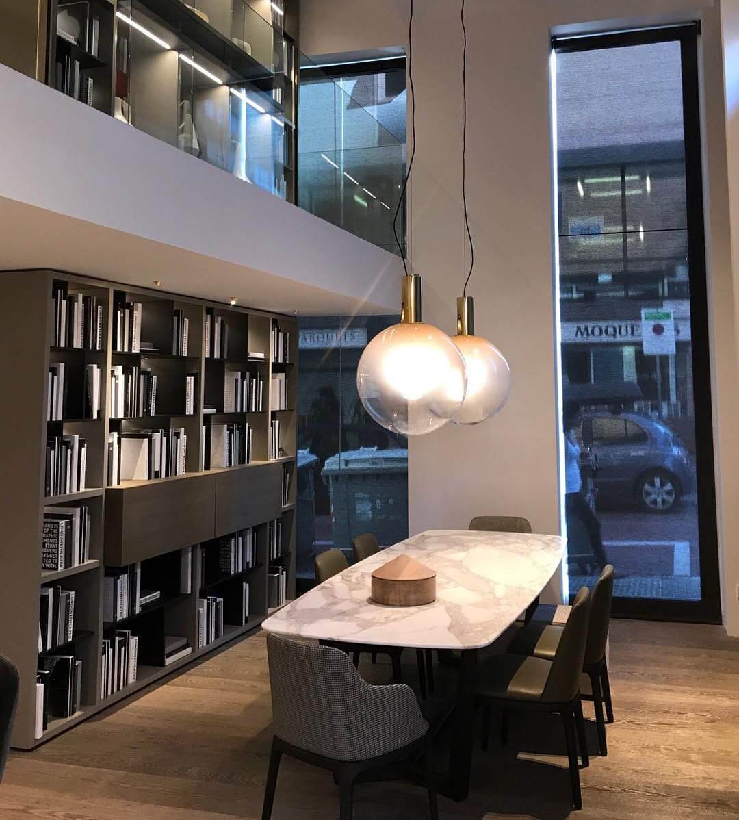 Suspension élégante en verre et métal