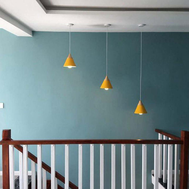 Lampe suspendue en bois et métal pour chambre d'enfant