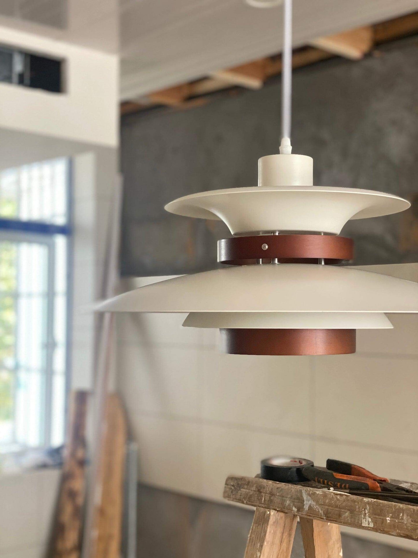 Moderne Metall-Pendelleuchte