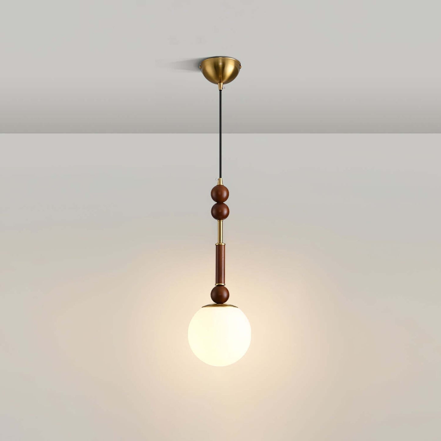 Elegante Pendelleuchte mit Glaslampenschirm