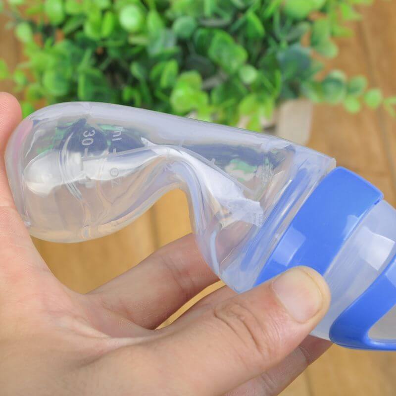 Baby-Fütterflasche mit Löffel - Einfaches & Sauberes Füttern