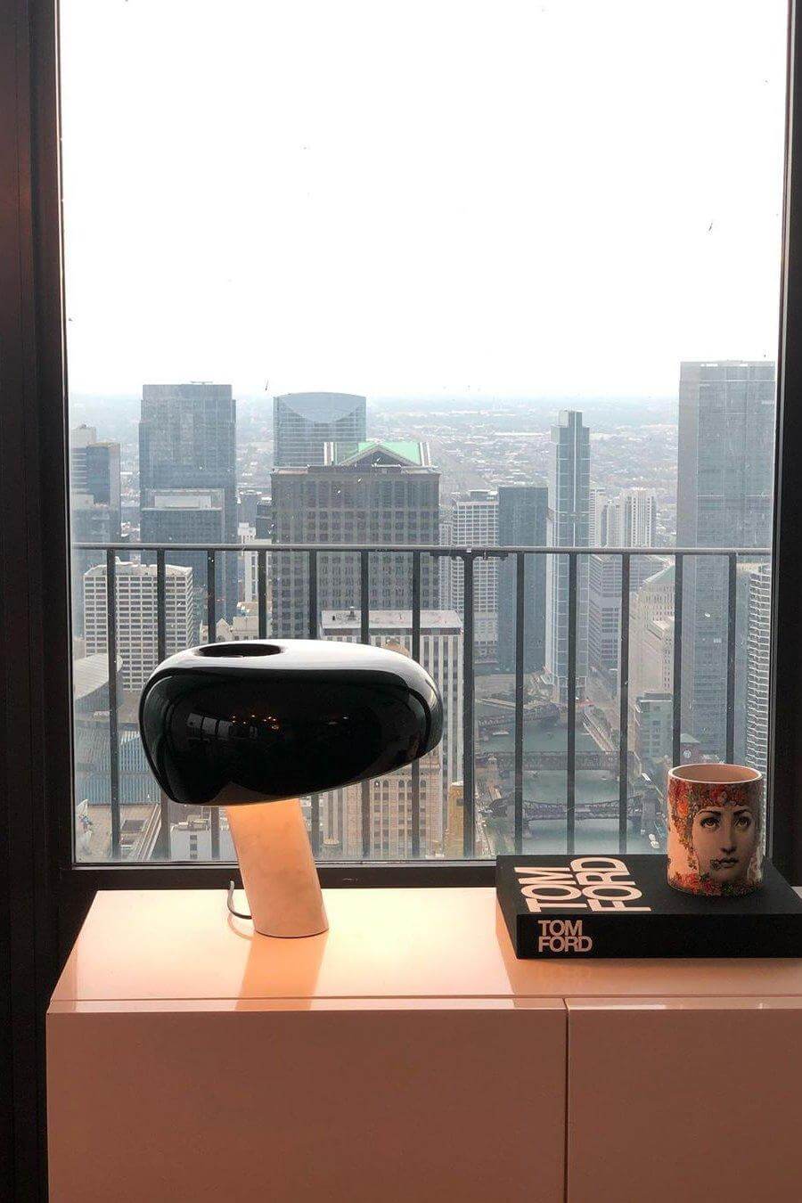 Lampe de table design en marbre