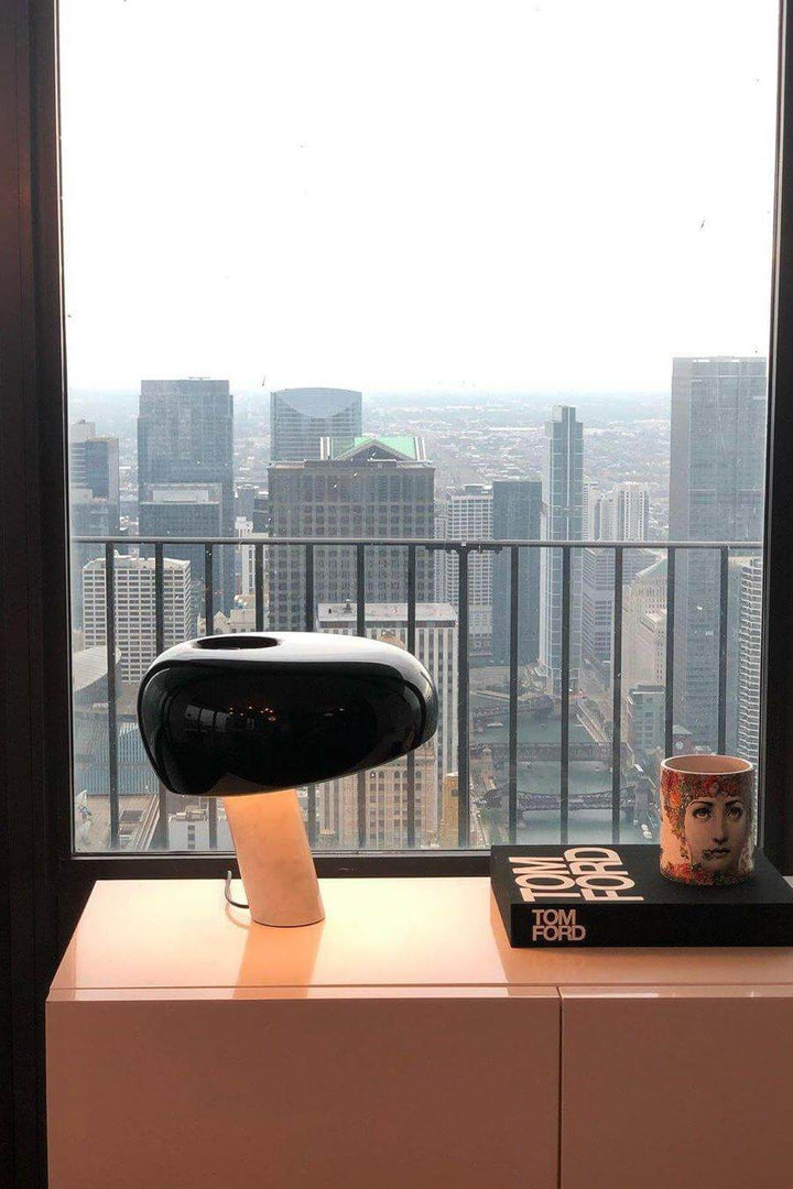 Lampe de table design en marbre