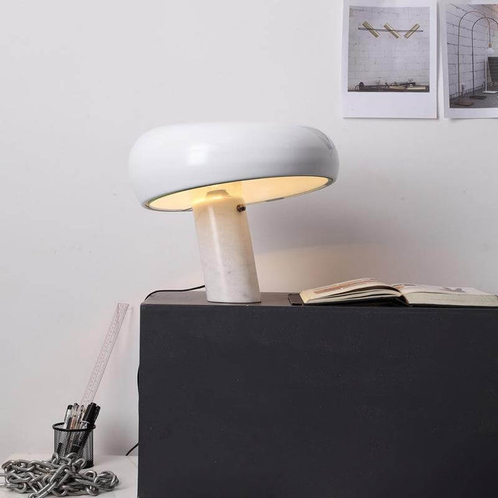Lampe de table design en marbre
