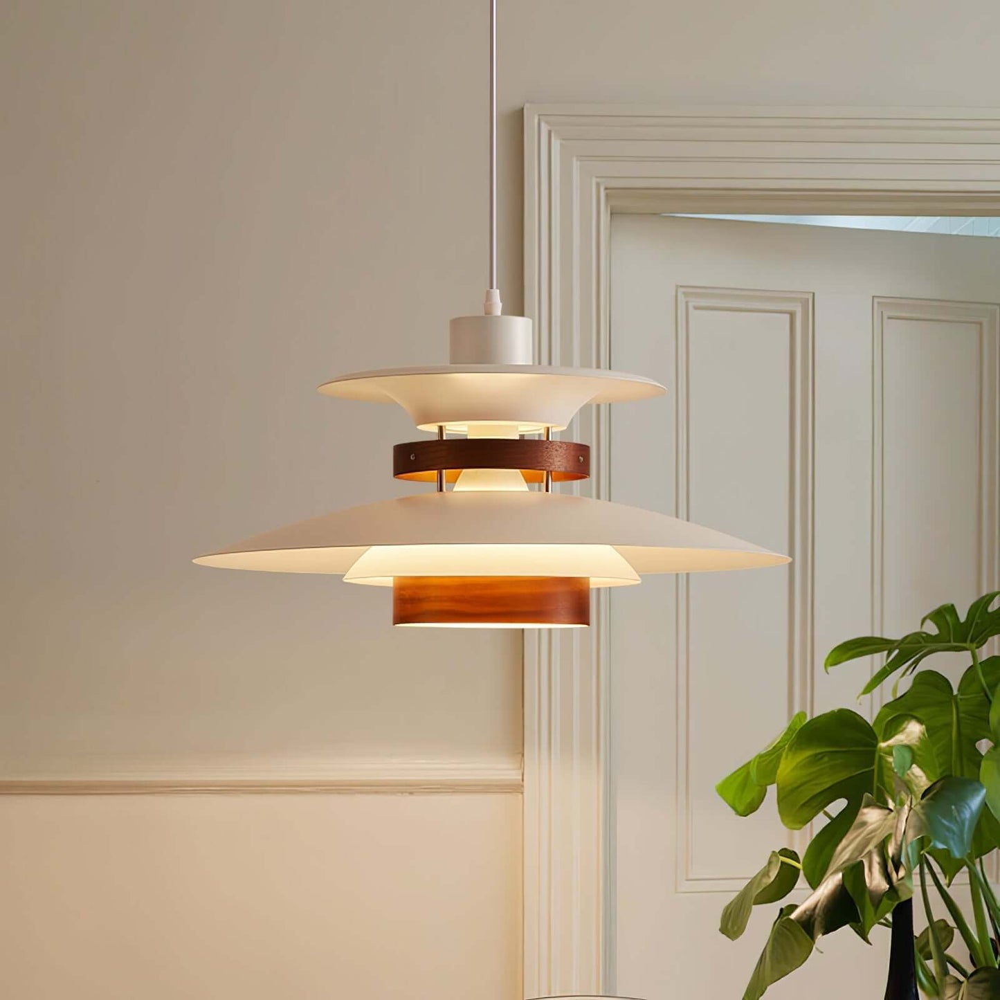 Moderne Metall-Pendelleuchte