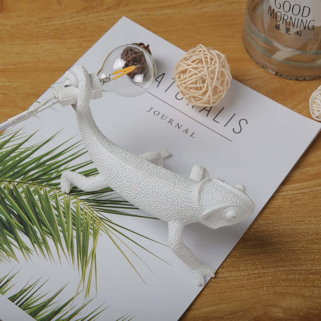 Lampe de table décorative en forme de lézard en résine