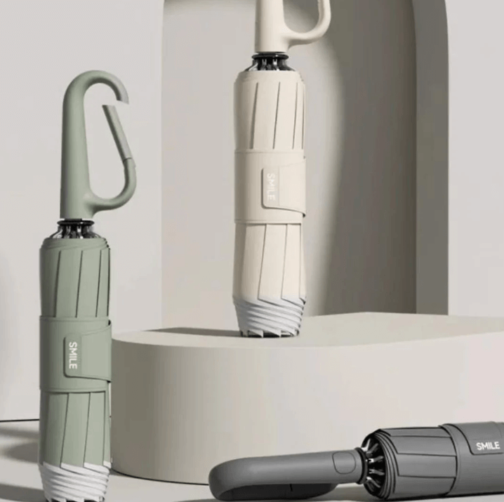 Sturmsicherer Regenschirm mit Reflektoren