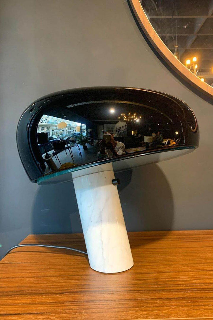 Lampe de table design en marbre
