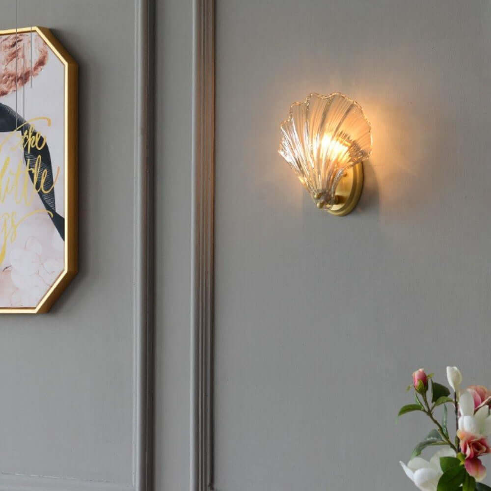 Applique murale coquillage en laiton et verre