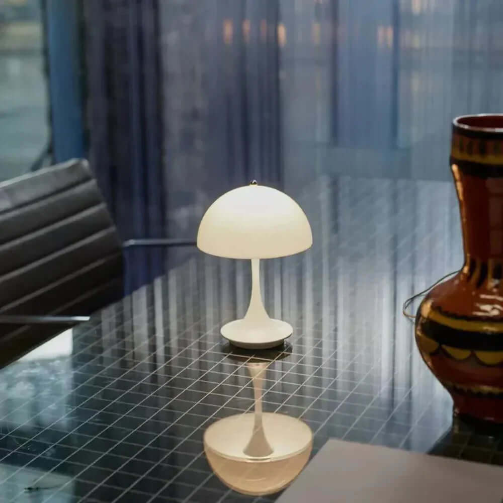 Dimmbare LED Blütenlampe - Kabellos & Modern