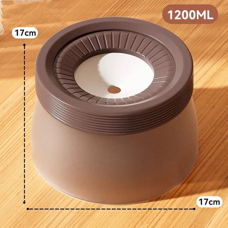 "Auslaufsicherer, rutschfester Hunde Trinknapf, modern und stilvoll, ideal für stressfreies Trinken und einfache Reinigung."