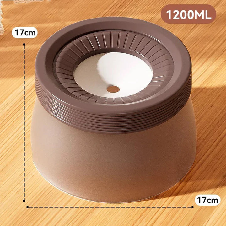 "Auslaufsicherer, rutschfester Hunde Trinknapf, modern und stilvoll, ideal für stressfreies Trinken und einfache Reinigung."