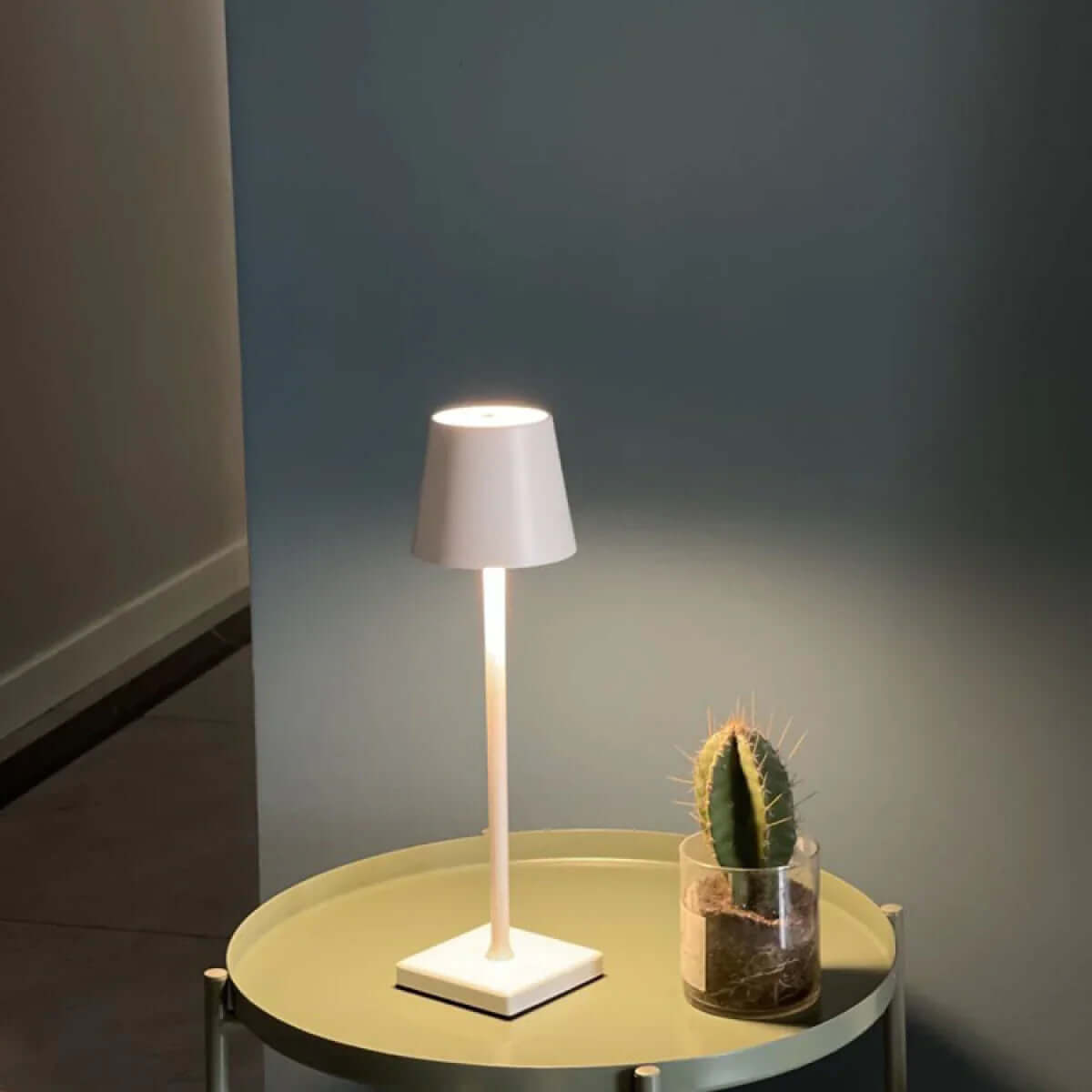 Lampe de table LED portable à intensité variable